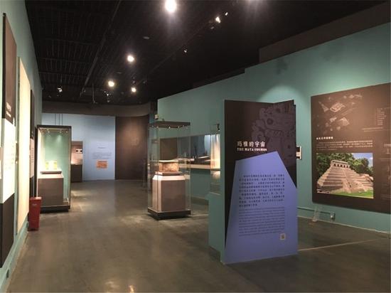《自然的力量：洛杉矶郡艺术博物馆藏古代玛雅艺术品》展览现场