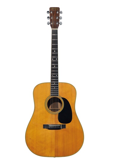 C.F Martin & Company吉他公司，1969年于以色列拿撒勒制造，木吉他，D-35型号。估价： 10,000-20,000美元。此拍品于2019年6月20日佳士得纽约「大卫·吉尔摩吉他珍藏」拍卖中呈献。
