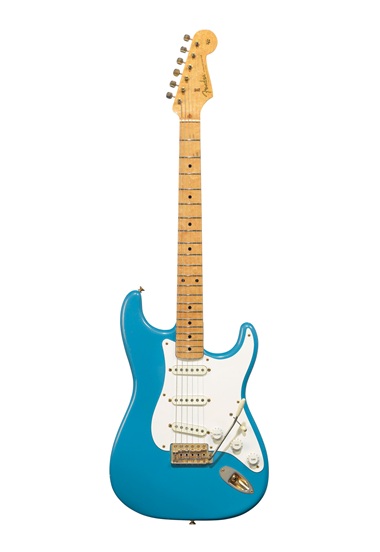 Fender电子乐器生产公司，Stratocaster电吉他，1957年于美国加州富勒顿制造。「Ex-Homer Hayes」实心电吉他。估价：60,000至90,000美元。此拍品于2019年6月20日佳士得纽约「大卫·吉尔摩吉他珍藏」拍卖中呈献。