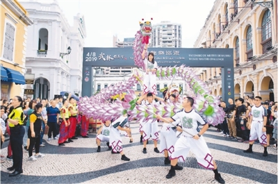 澳门“2019武林群英会”举行武术龙狮巡游活动