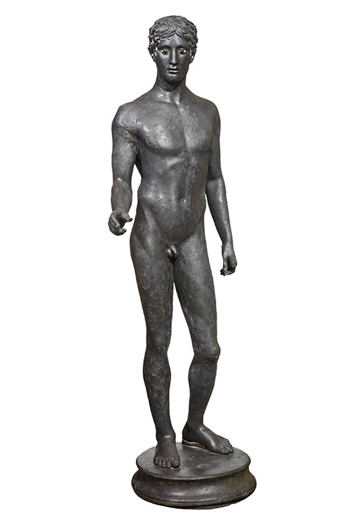 男青年青铜雕像