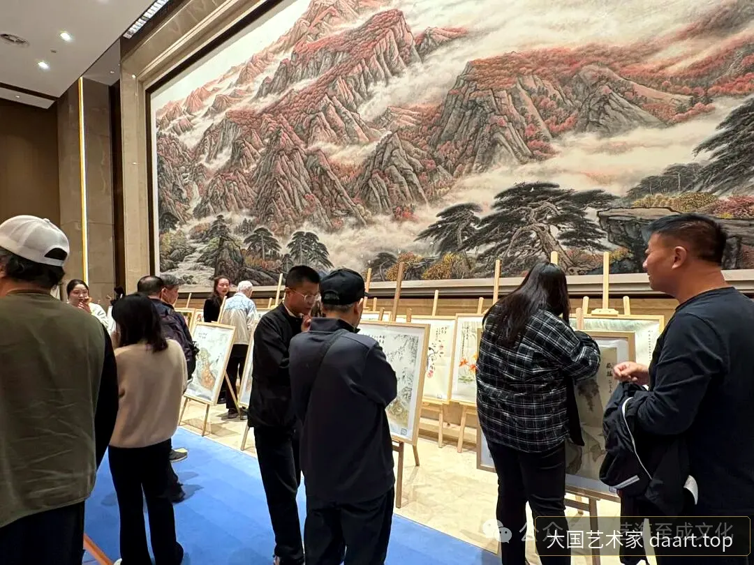 青绿山水横幅:山峦树木云雾