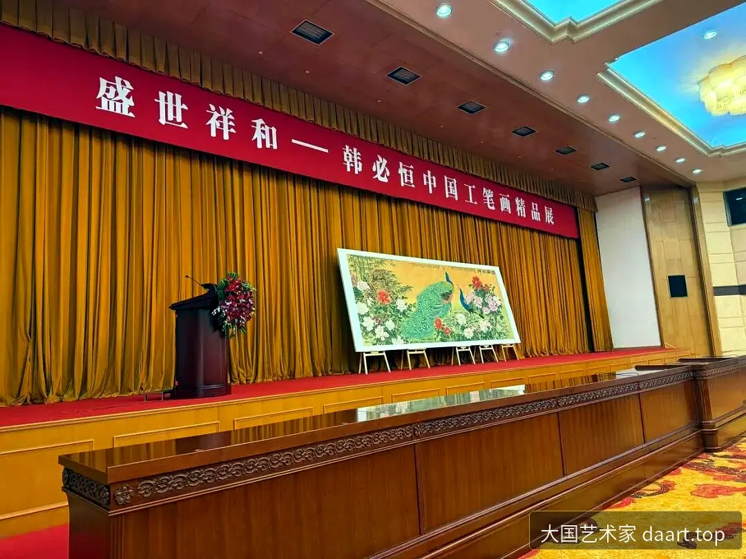 工笔重彩孔雀与花卉横幅